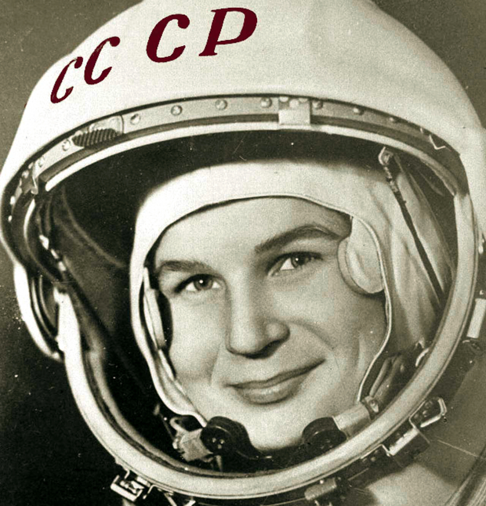 Sau chuyến bay của Yuri Gagarin - người đầu tiên  trên thế giới bay vào vũ trụ ngày 12/4/1961, trong phiên họp tháng 12 năm đó, Ban Chấp hành Trung ương Đảng Cộng sản Liên Xô quyết định cử một đại diện phụ nữ  bay lên vũ trụ. Valentina Tereshkova đã được chọn  và bà trở thành người phụ nữ đầu tiên bay vào vũ trụ