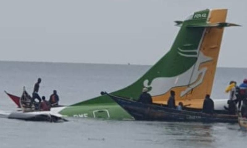 Máy bay chở khách của Tanzania gặp nạn do thời tiết xấu - Ảnh: Dawn