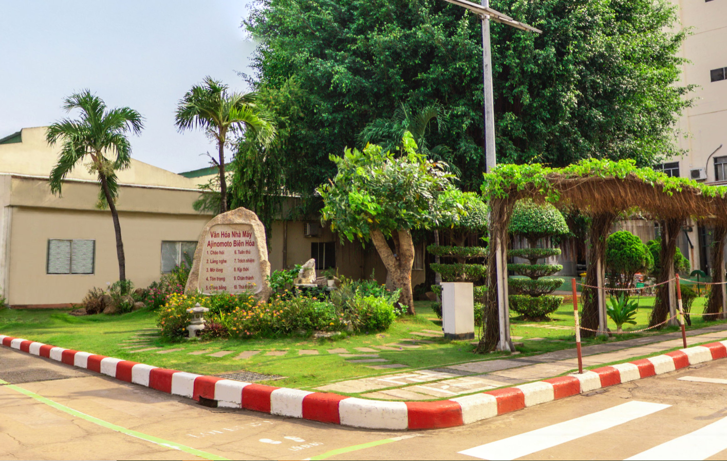 Một góc khuôn viên xanh mát tại nhà máy Ajinomoto Biên Hòa