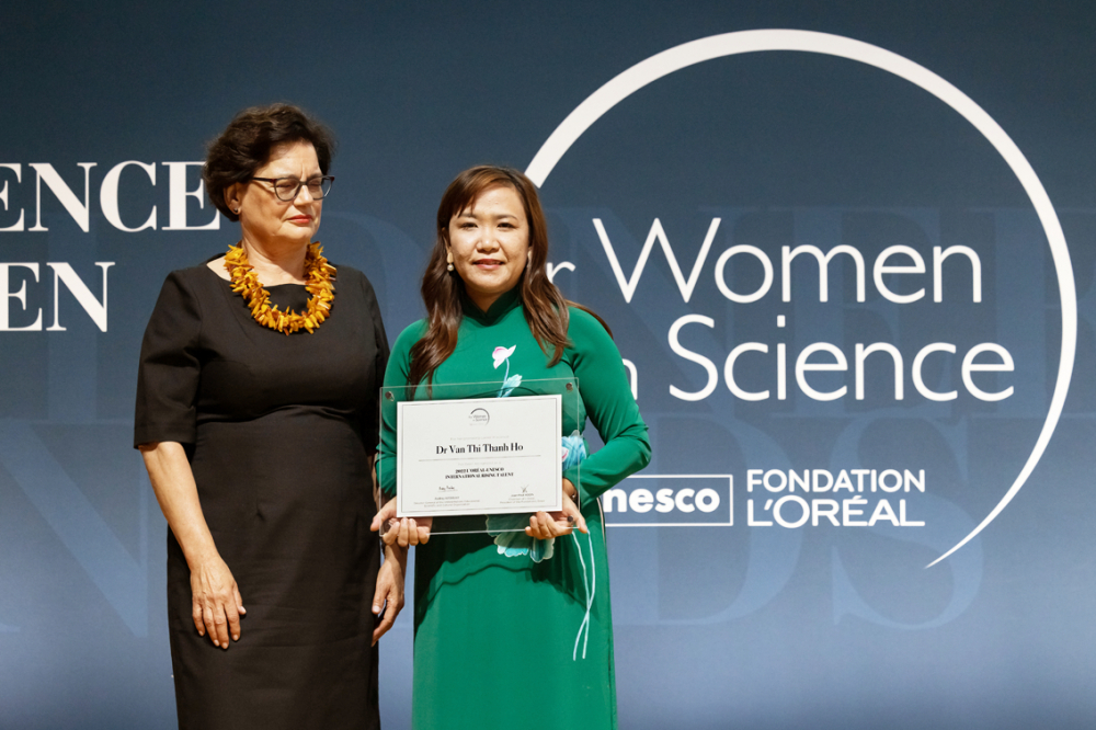 Phó giáo sư - tiến sĩ Hồ Thị Thanh Vân (Đại học Tài nguyên và Môi trường TP.HCM) được Tổ chức Khoa học, giáo dục và văn hóa Liên Hiệp Quốc (UNESCO) trao giải Nhà khoa học nữ trẻ tài năng thế giới 2022 - ảnh: P.T.