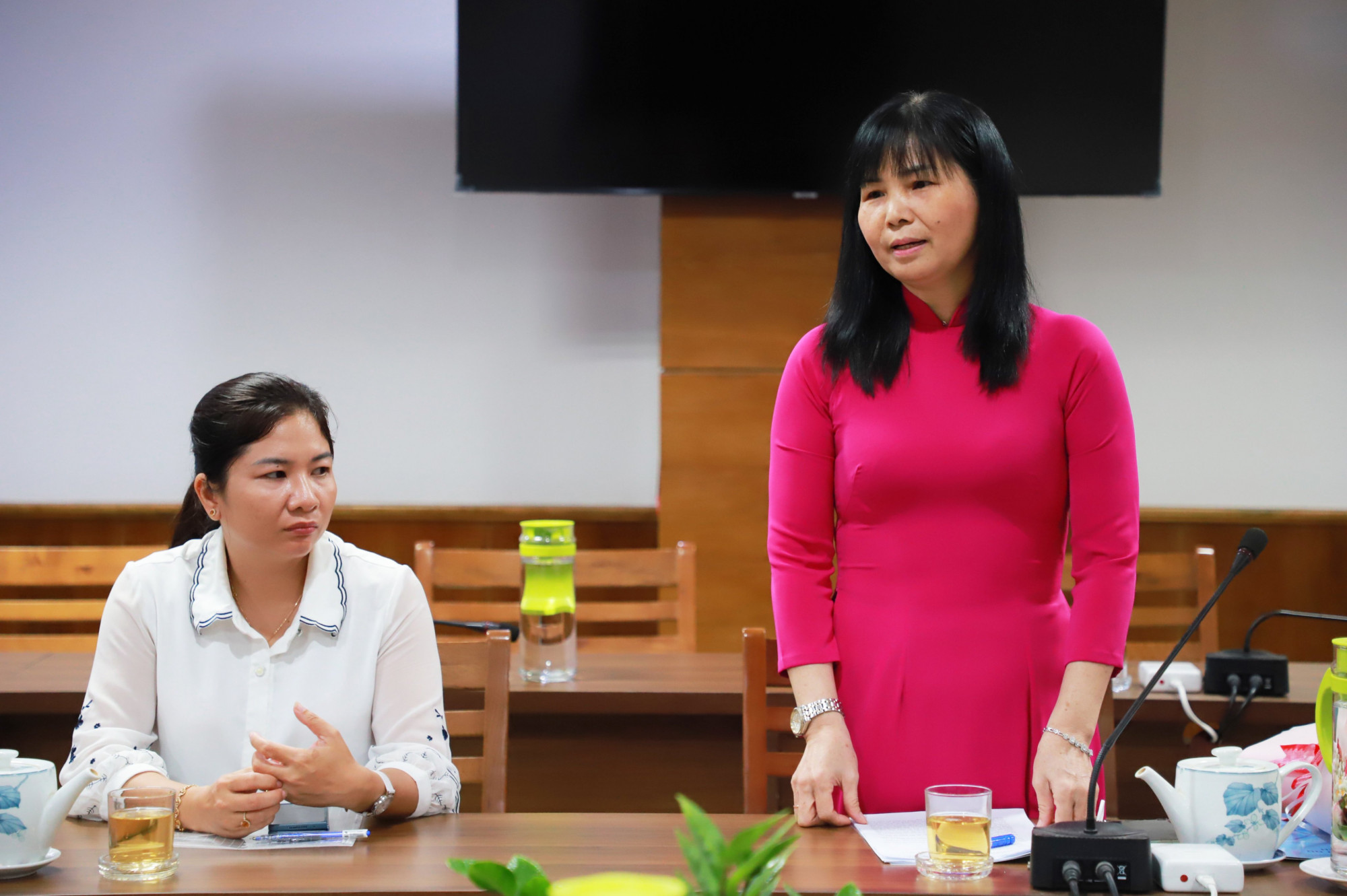 Bà Đỗ Thị Hương - tân Chủ tịch Hội LHPN Q.4 phát biểu nhận nhiệm vụ mới