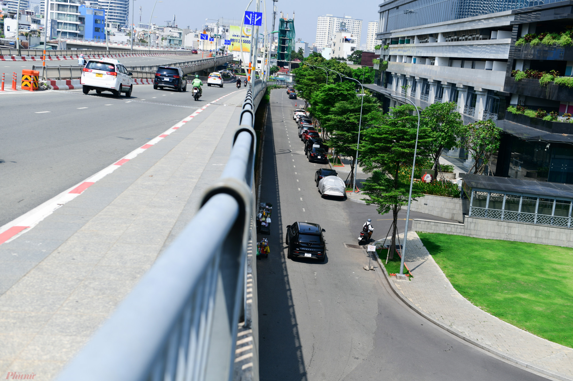 đường Điện Biên Phủ qua đường nội bộ của Vinhomes rồi nối qua đường nội bộ của Saigon Pearl ra thẳng cầu Thủ Thiêm 1 (dài khoảng 1,5km).