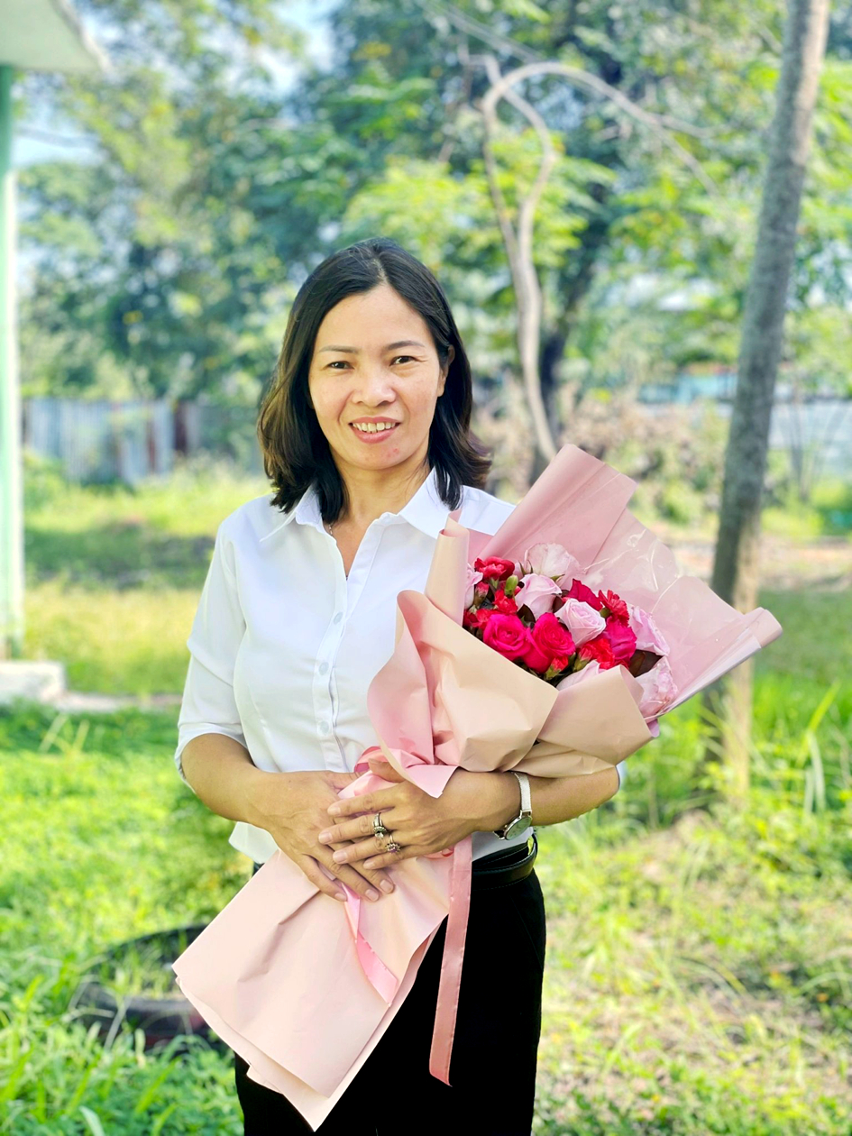 Ngoài công việc tư vấn, đào tạo, chị Đặng Thị Thanh Hoa còn phát động trồng rau, tăng gia sản xuất ngay tại cơ sở