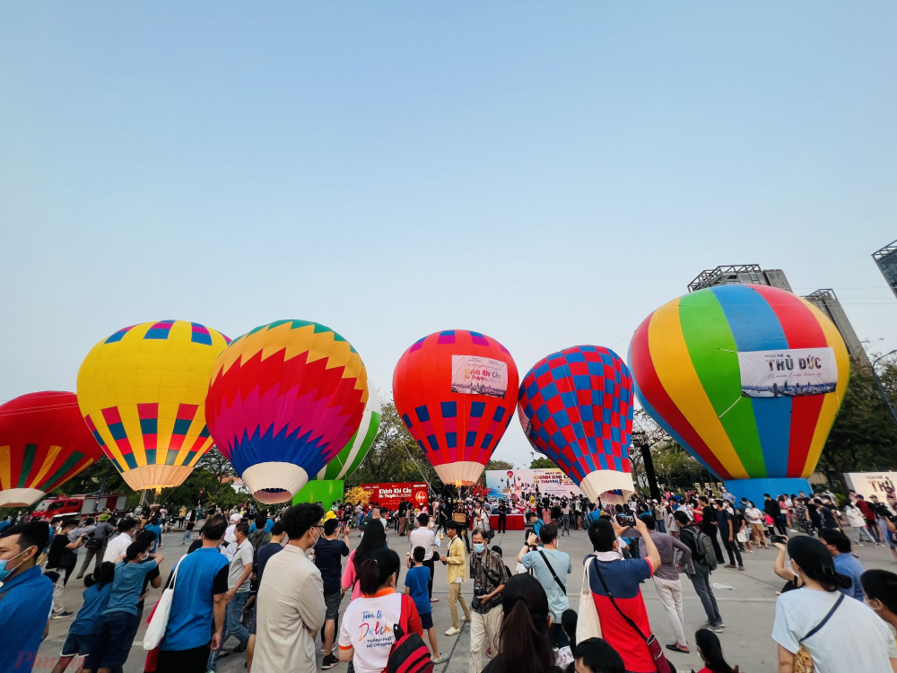Năm 2021, Ngày Hội Khinh khí cầu TPHCM mùa đầu tiên thu hút 20.000 lượt khách trong hai ngày diễn ra. - Ảnh: Quốc Thái