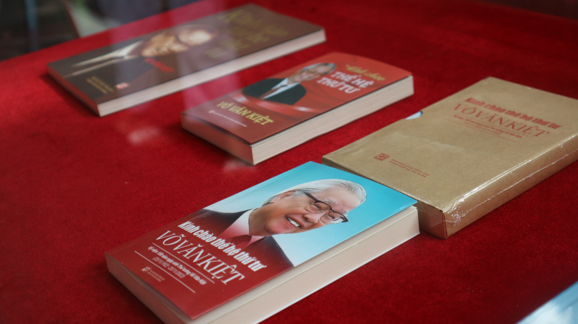 Một số ấn phẩm về đồng chí Võ Văn Kiệt được trưng bày tại triển lãm