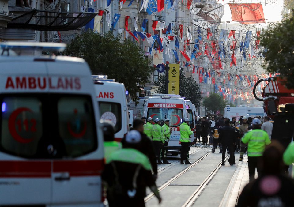 Nhiều xe cứu thương có mặt tại hiện trường ngay sau vụ no
