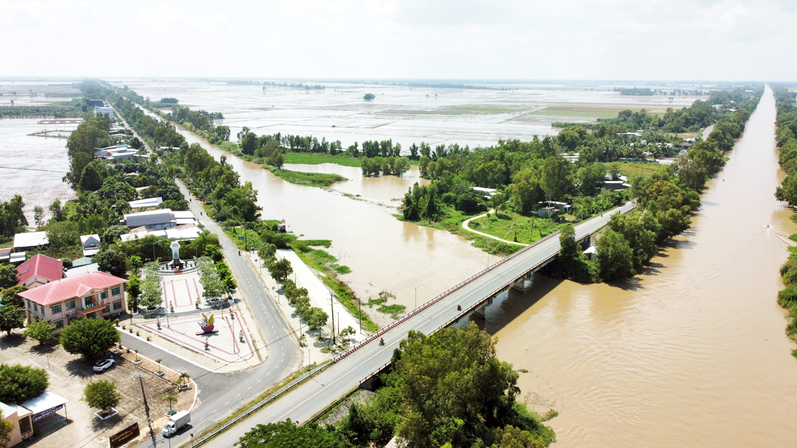 Sau 25 năm hình thành, kênh T5, tức kênh Võ Văn Kiệt, kênh Ông Kiệt đã giúp vùng tứ giác Long Xuyên trở nên trù phú, ấm no