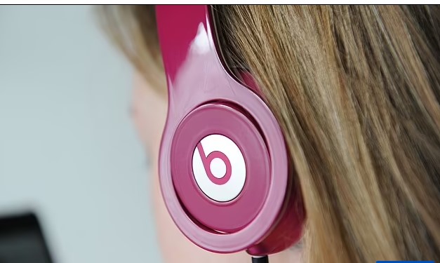 Họ đổ lỗi cho việc sử dụng rộng rãi các thiết bị cá nhân như tai nghe cũng như các tụ điểm nhạc sống quá ồn ào. Phát hiện của họ đã được công bố trên tạp chí BMJ Global Health.