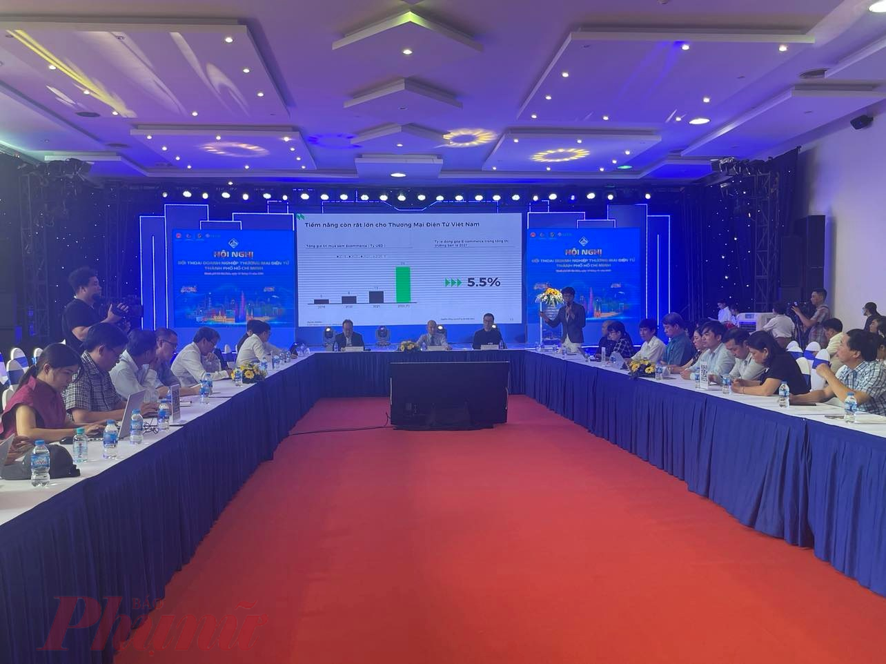 Hội nghị đối thoại doanh nghiệp thương mại điện tử TPHCM diễn ra sáng 17/11 tại TPHCM - Ảnh: Nguyễn Cẩm