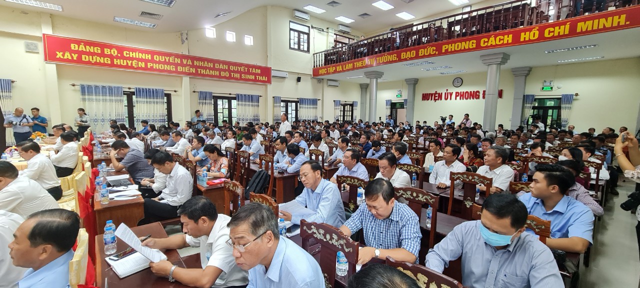 Tham dự có 300 cử tri đại diện cho các quận Ninh Kiều, Cái Răng, huyện Phong Điền và các vị chức sắc, chức việc của các tôn giáo trên địa bàn TP Cần Thơ