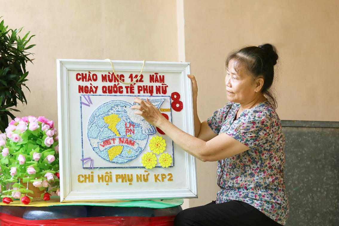 Dù công tác chuyên môn bận rộn, cô Đặng Thị Ngọc Phượng vẫn đang tận sức cho các hoạt động Hội địa phương