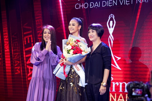 Quỳnh Nga trong sự kiện công bố đại diện Việt Nam thi Miss Charm vào tháng 12/2019