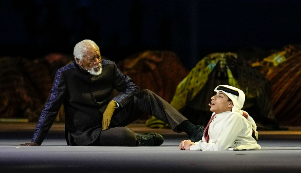 Nam diễn viên Morgan Freeman và YouTuber người Qatar Ghanim al Muftah tham gia lễ khai mạc 