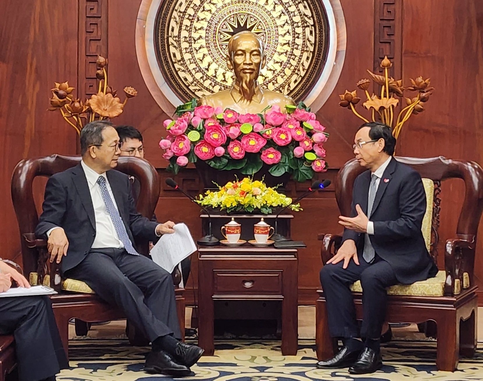 Bí thư Thành ủy Nguyễn Văn Nên đánh giá cao những hỗ trợ về y tế, kinh tế, kỹ thuật mà Nhật Bản đã dành cho thành phố 