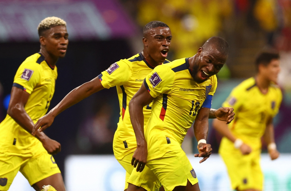 Enner Valencia lập cú đúp giúp Ecuador thắng thuyết phục Qatar 2-0 - Ảnh: Reuters