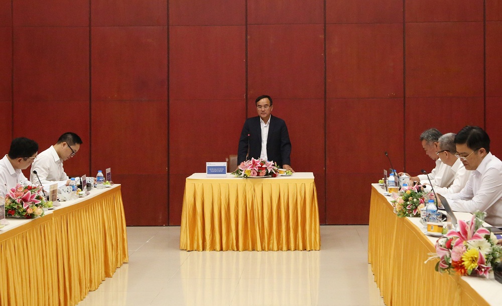 Chủ tịch HĐTV EVN Dương Quang Thành đánh giá cao nỗ lực hoàn thành các chỉ tiêu nhiệm vụ của EVNHCMC - Ảnh: EVNHCMC