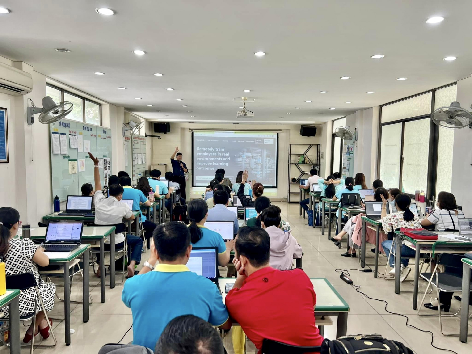 Trường THCS Nguyễn Du tập huấn giáo viên xây dựng bài giảng elearning