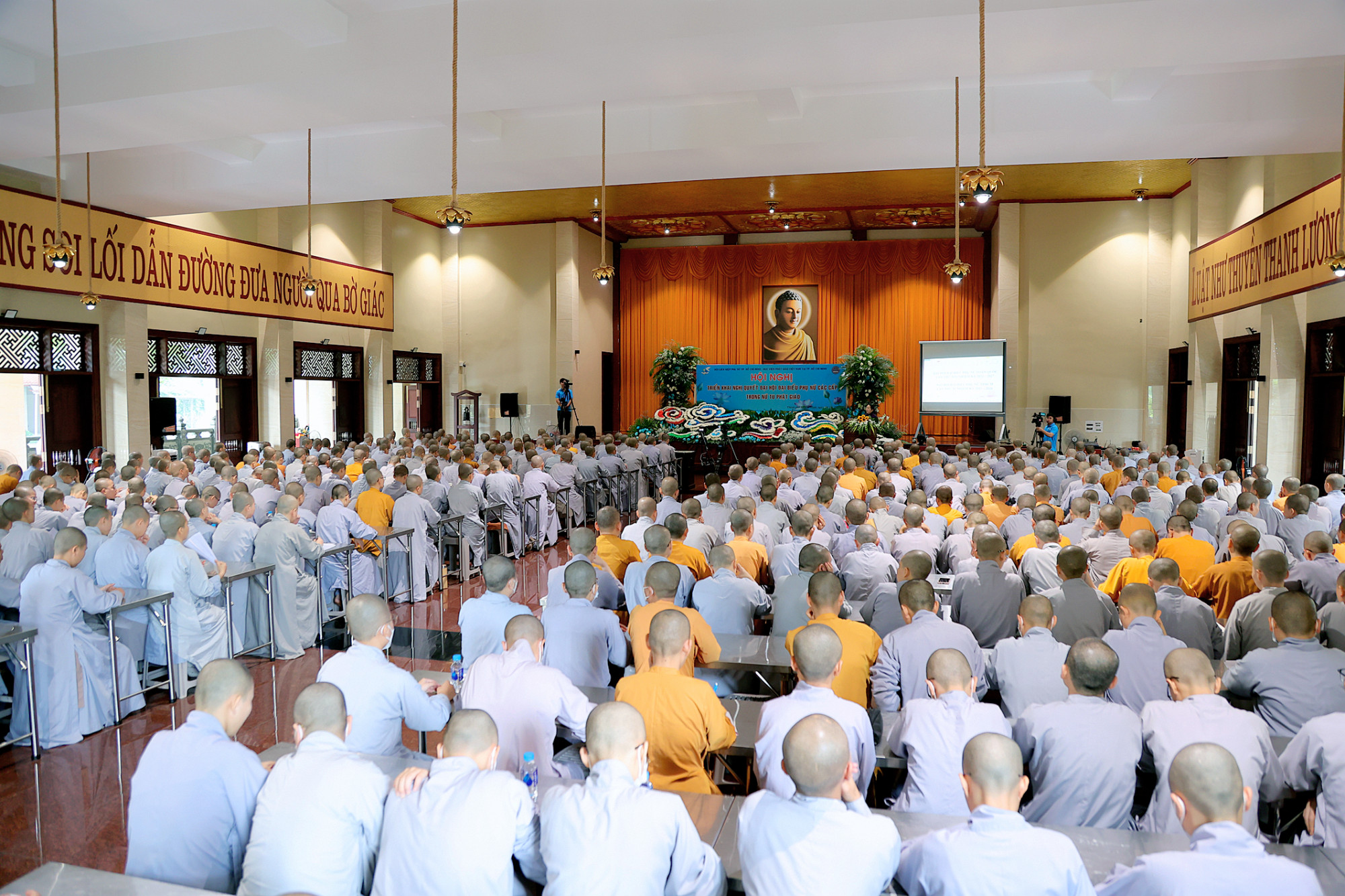 Các sư cô, ni sư, ni sinh Phật giáo tại Học viện Giáo hội Phật Giáo Việt Nam TP.HCM tham dự hội nghị