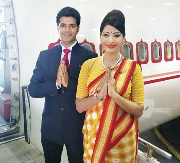 Tiếp viên của Air India không được phép nhuộm tóc màu bạc hoặc các màu sắc thời trang khác - Ảnh: 