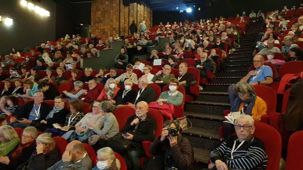 Buổi chiếu phim Tro tàn rực rỡ tại Nantes thu hút đông đảo người xem