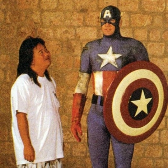 Đạo diễn Alber Pyun là đạo diễn của phim Captain America 1990, chứ không phải bản do Chris Evans đóng chính