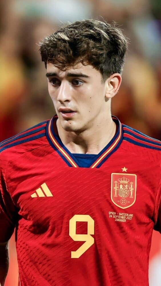 Gavi cũng đã ghi được 1 bàn thắng cho đội tuyển Tây Ban Nha trong trận ra quân gặp Costa Rica, mang về chiến thắng ngọt ngào với tỉ số 5-0. Chàng trai 18 tuổi cũng chính thức trở thành cầu thủ trẻ nhất lịch sử Tây Ban Nha ghi bàn tại World Cup. 