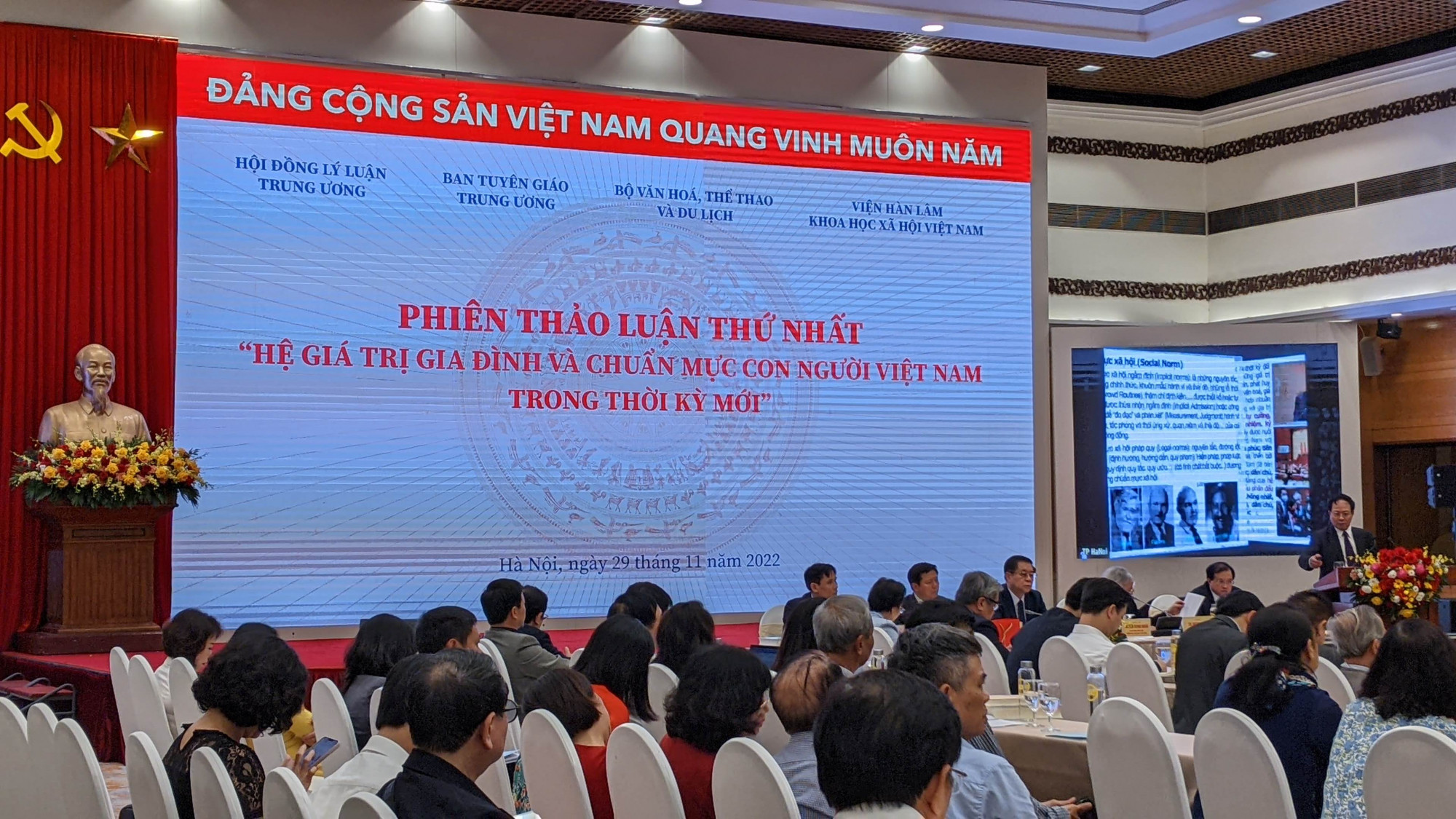 phiên thảo luận: “Hệ giá trị gia đình và chuẩn mực con người Việt Nam trong thời kỳ mới”