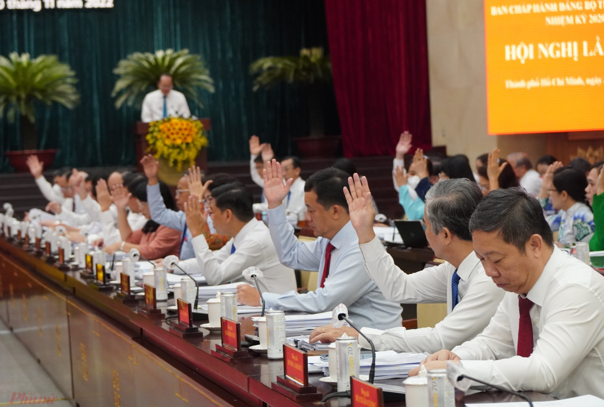 Các đại biểu đã hiểu quyết thống nhất nhiều nội dung quan trọng để phát triển kinh tế, xã hội của TPHCM.