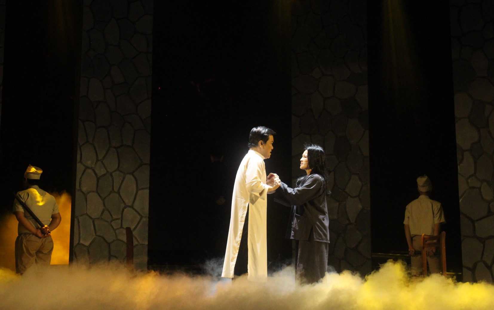 Vở Câu hò đất mẹ, Phạm Văn Đằng chuyển thể từ kịch bản cùng tên của tác giả Nguyễn Thanh Bình, gây ấn tượng với khán giả tại Liên hoan cải lương toàn quốc 2021.