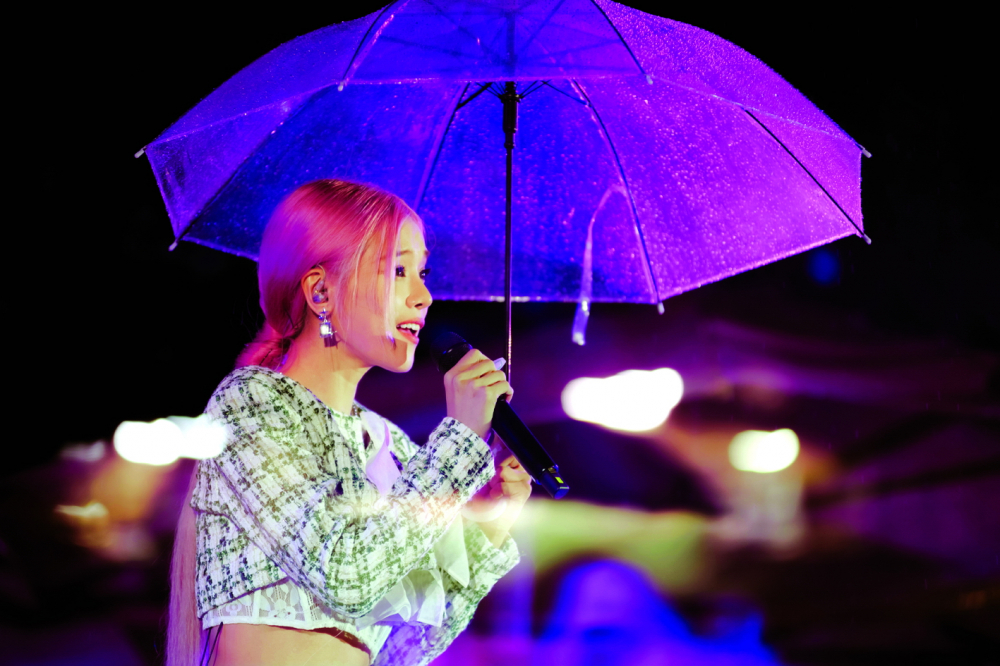 Hoàng Yến Chibi biểu diễn trong đêm nhạc của nhạc sĩ Đức Trí vào tháng 11/2022 tại Lâm Đồng 