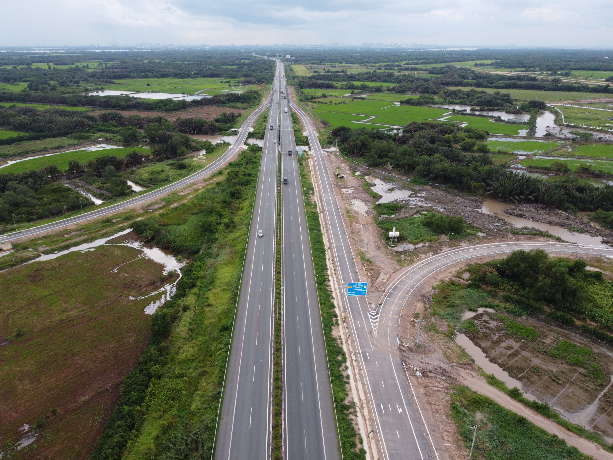 Các tuyến cao tốc của Lâm Đồng sau khi hoàn thành rút ngắn thời gian di chuyển từ Đà Lạt về TP HCM thông qua các đoạn cao tốc TP HCM - Long Thành - Dầu Giây