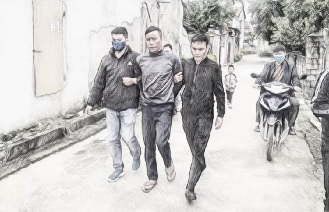Trần Thế Bảo bị công an bắt giữ sau hơn 12 giờ gây án - Ảnh: Khánh Trung