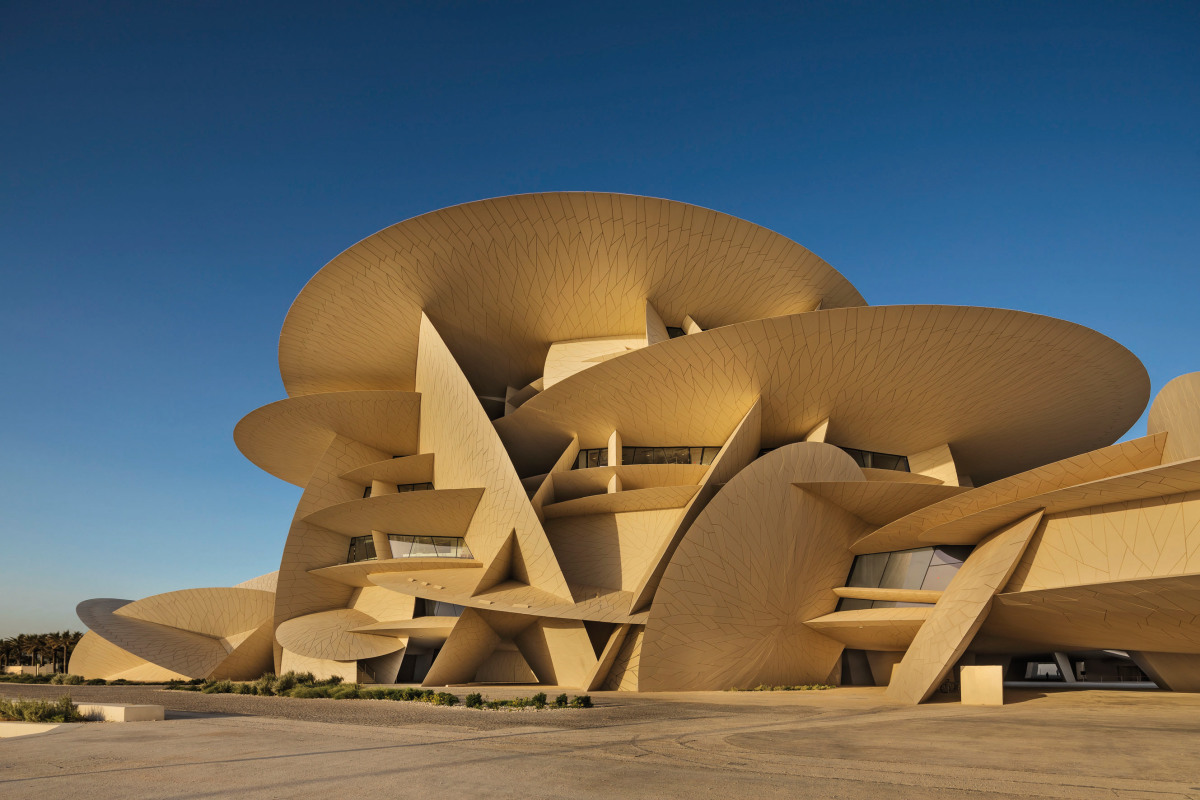 Bảo tàng Quốc gia Qatar với cảm hứng từ hoa hồng sa mạc cũng là một trong những 'tác phẩm' độc đáo tại nơi đây. Công trình hoàn thành năm 2019, với diện tích sàn 52.000 m