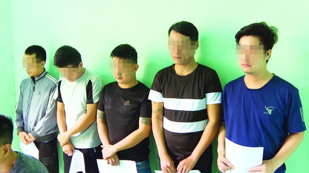 Công an bắt giữ 6 đối tượng trong đường dây cá độ bóng đá tại quán cà phê 73 Trần Phú, TP Huế