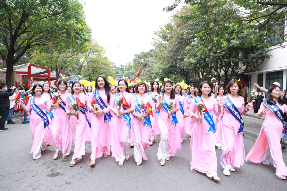 Lễ hội Áo dài du lịch Hà Nội được tổ chức nhằm chuyển tải thông điệp áo dài tôn vinh giá trị văn hóa, truyền thống Việt Nam