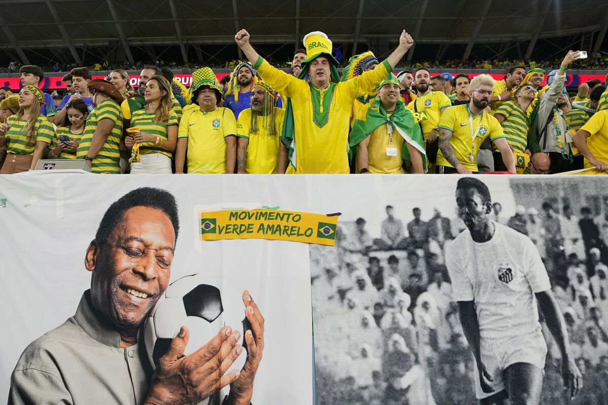 Hình ảnh Pelé tràn ngập trong trận đấu giữa Brazil và Hàn Quốc.