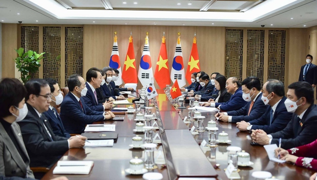Chủ tịch nước Nguyễn Xuân Phúc hội đàm với Tổng thống Hàn Quốc Yoon Suk Yeol