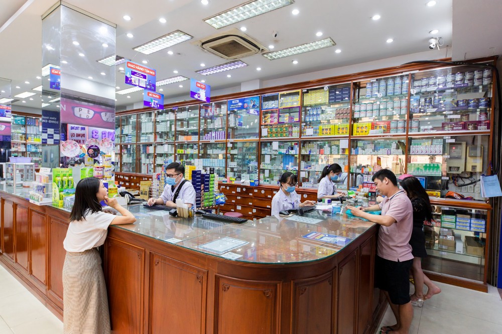 Hà Nội yêu cầu các doanh nghiệp có hệ thống thuốc bán lẻ trên địa bàn trực bán thuốc 24/24 giờ để phục vụ người dân
