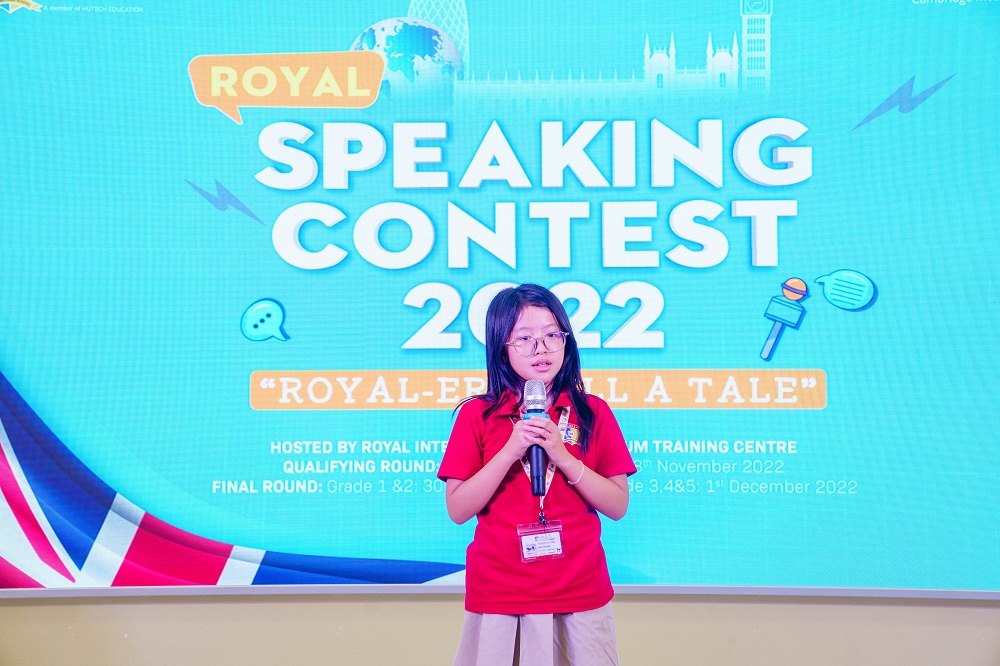 Các em học sinh tự tin trả lời câu hỏi của giám khảo bằng tiếng Anh - Ảnh: Royal School