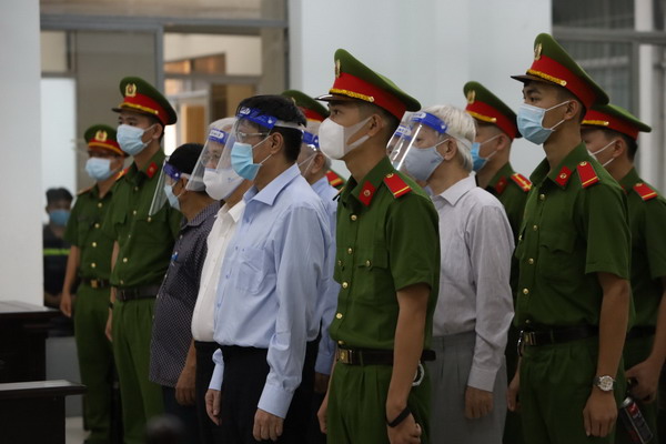 Các cựu lãnh đạo tỉnh Khánh Hòa hầu tòa trong một vụ án khác