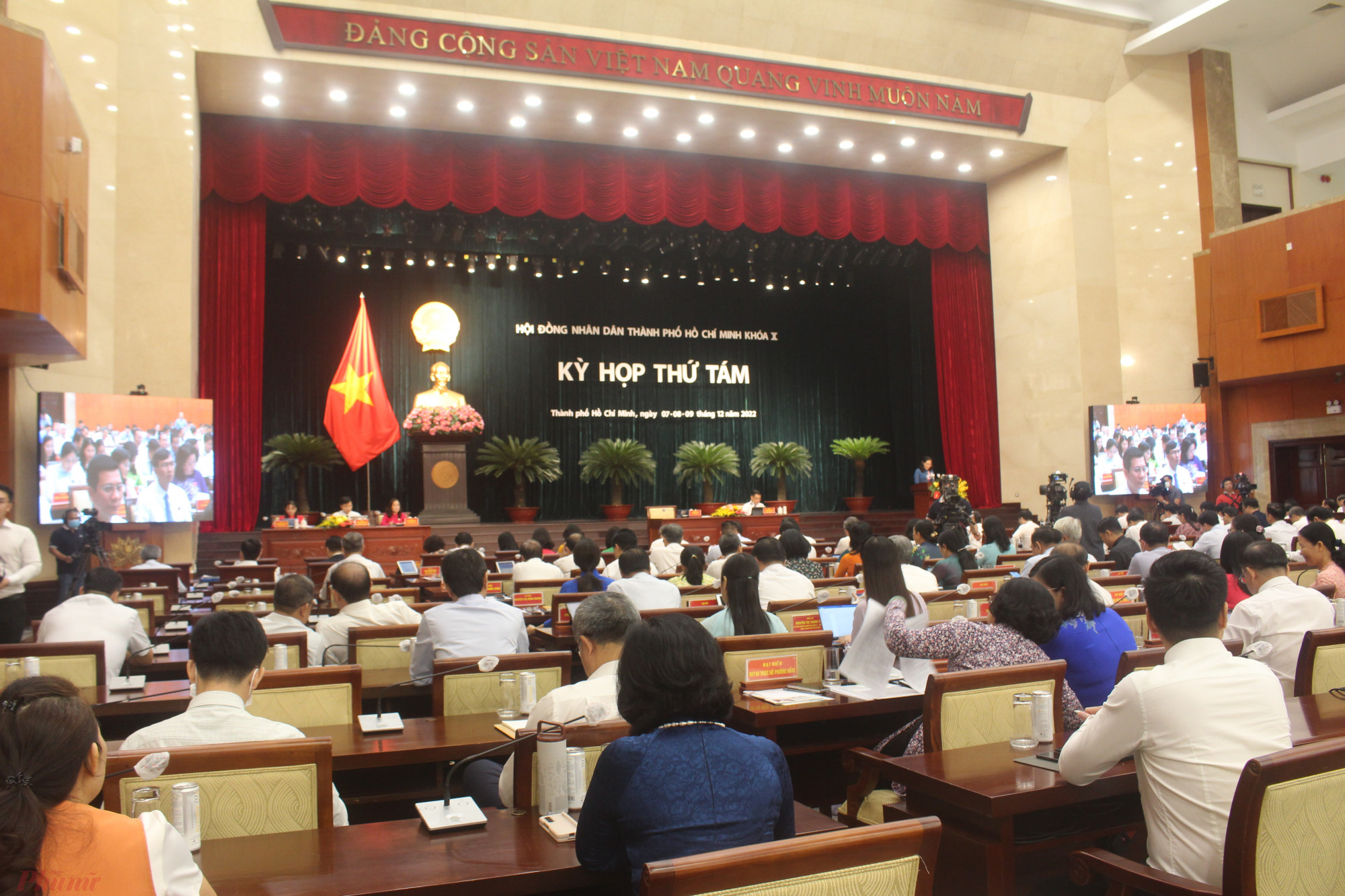 Sáng ngày 8/12, kỳ họp thứ 8 HĐND TPHCM bước vào ngày làm việc thứ 2.