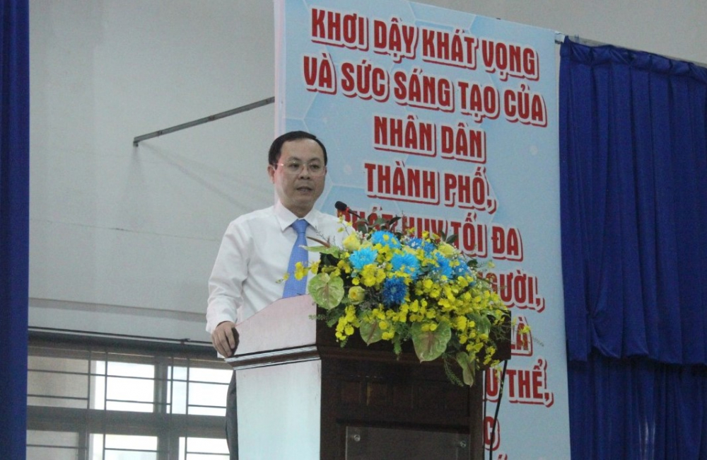 Phó bí thư Thành ủy TPHCM Nguyễn Văn Hiếu phát biểu tại Hội thảo.