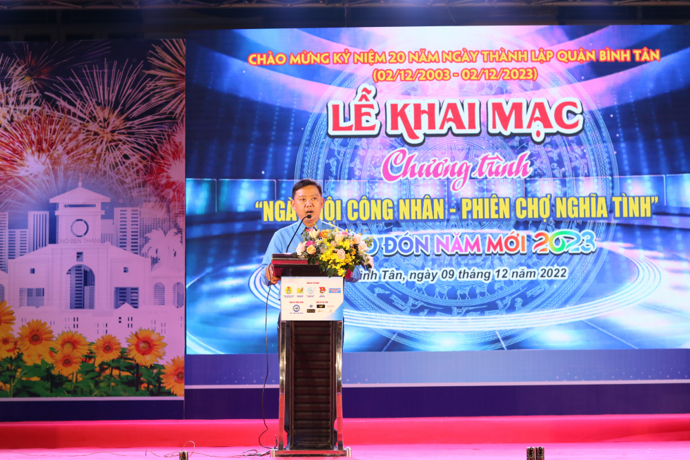 Ông Nguyễn Trọng Tính - giám đốc Trung tâm Công tác xã hội Công đoàn TP.HCM - phát biểu khai mạc chương trình. 