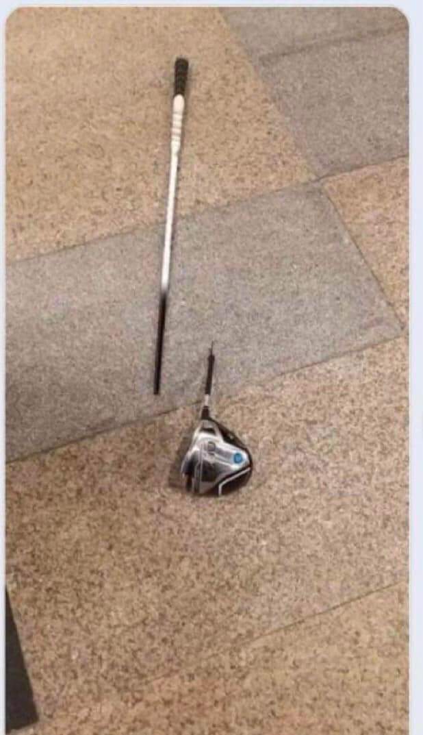 Chiếc gậy chơi golf bị gãy lìa sau khi hành hung nữ nhân viên