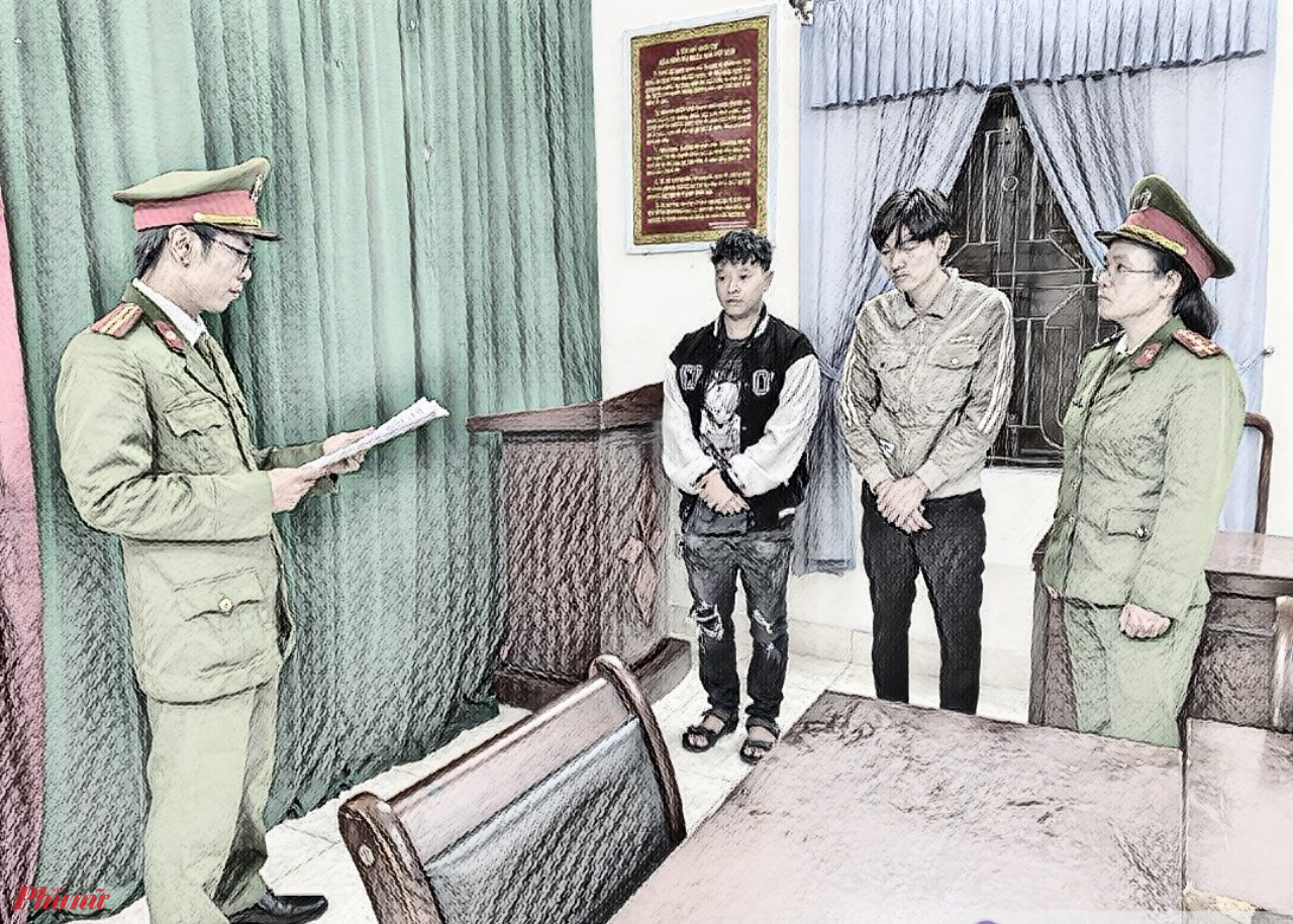 Cơ quan chức năng đọc quyết đinh bắt tạm gia  đối với Ngô Văn N, 22 tuổi, trú tại huyện Đông Anh Hà Nội và Trần Nhật Tr. 