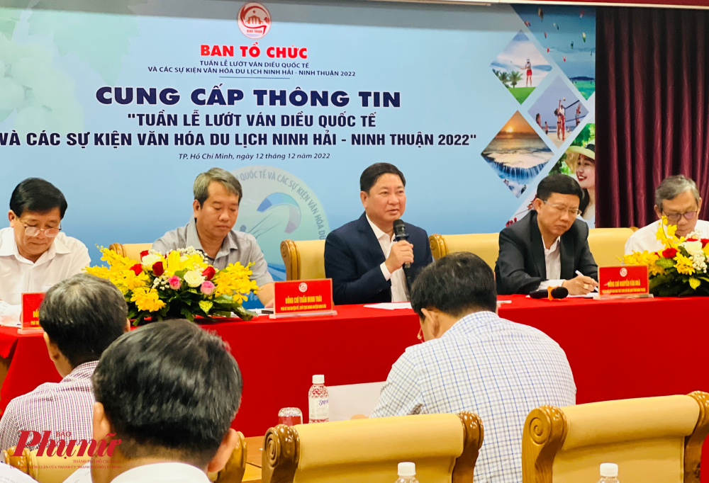 Buổi cung cấp thông tin về Tuần lễ lướt ván diều quốc tế và các sự kiện văn hóa du lịch Ninh Hải - Ninh Thuận vào sáng 12/12 tại TPHCM. - Ảnh: Quốc Thái