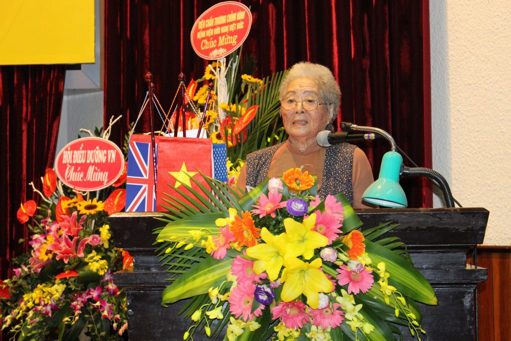 Bà Vi Thị Nguyệt Hồ tham dự một chương trình ở Bệnh viện Hữu nghị Việt Đức năm 2017