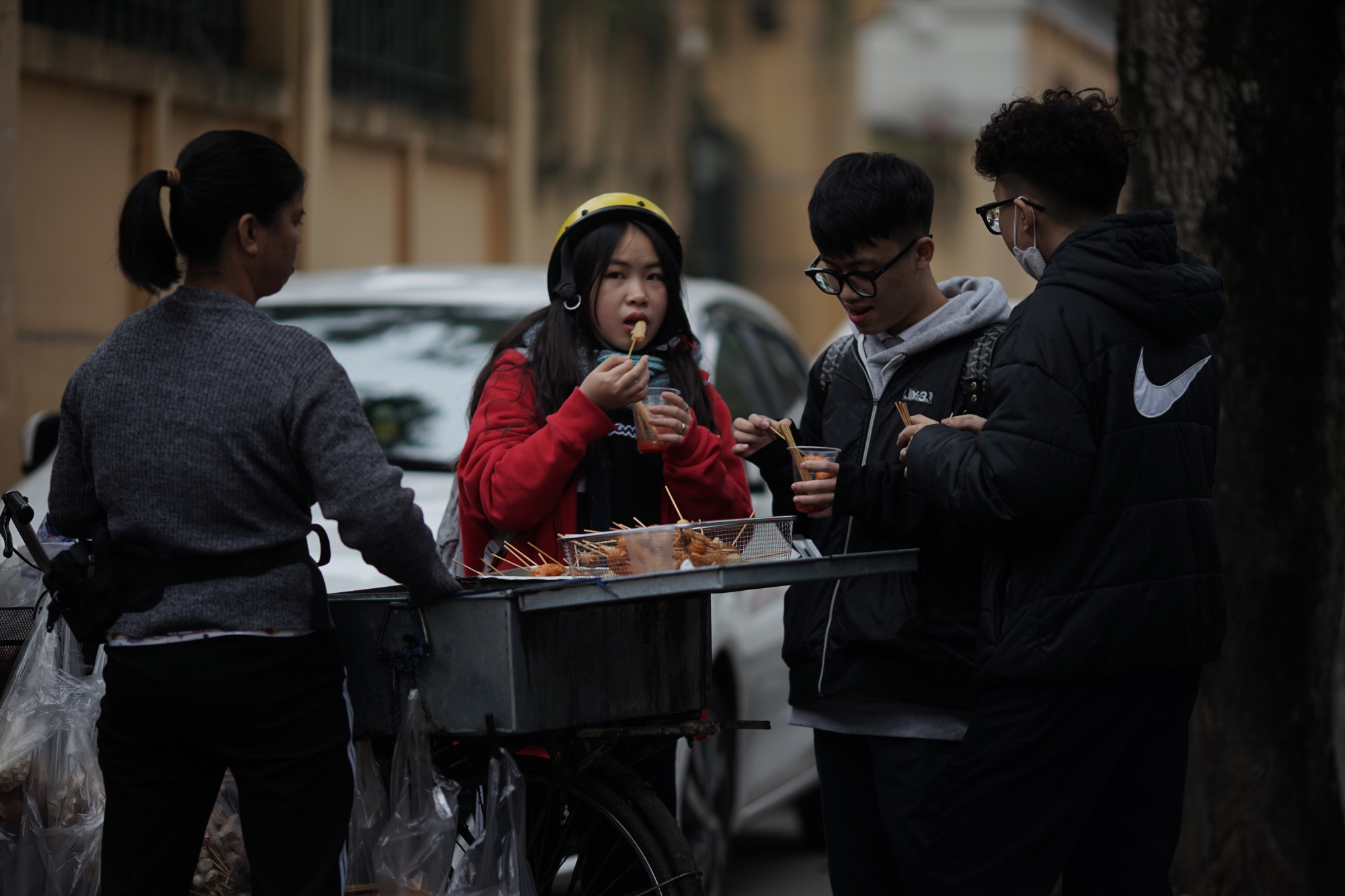 Xiên que là món ăn vặt yêu thích của học sinh 