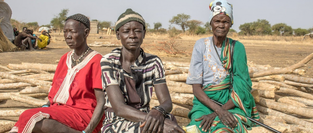 Những người phụ nữ châu Phi phải chịu nhiều rủi ro từ biến đổi khí hậu hơn so với đàn ông - Ảnh: ISS Africa