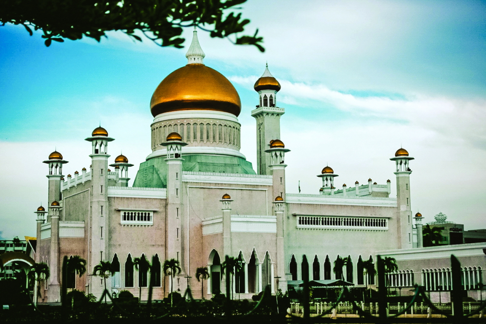 Toàn cảnh Sultan Omar Ali Saifuddin Mosque